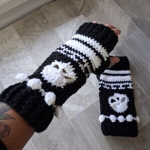 Black and White Skull Fingerless Gloves, Chunky Crochet Boho Gloves, Hippie Hand